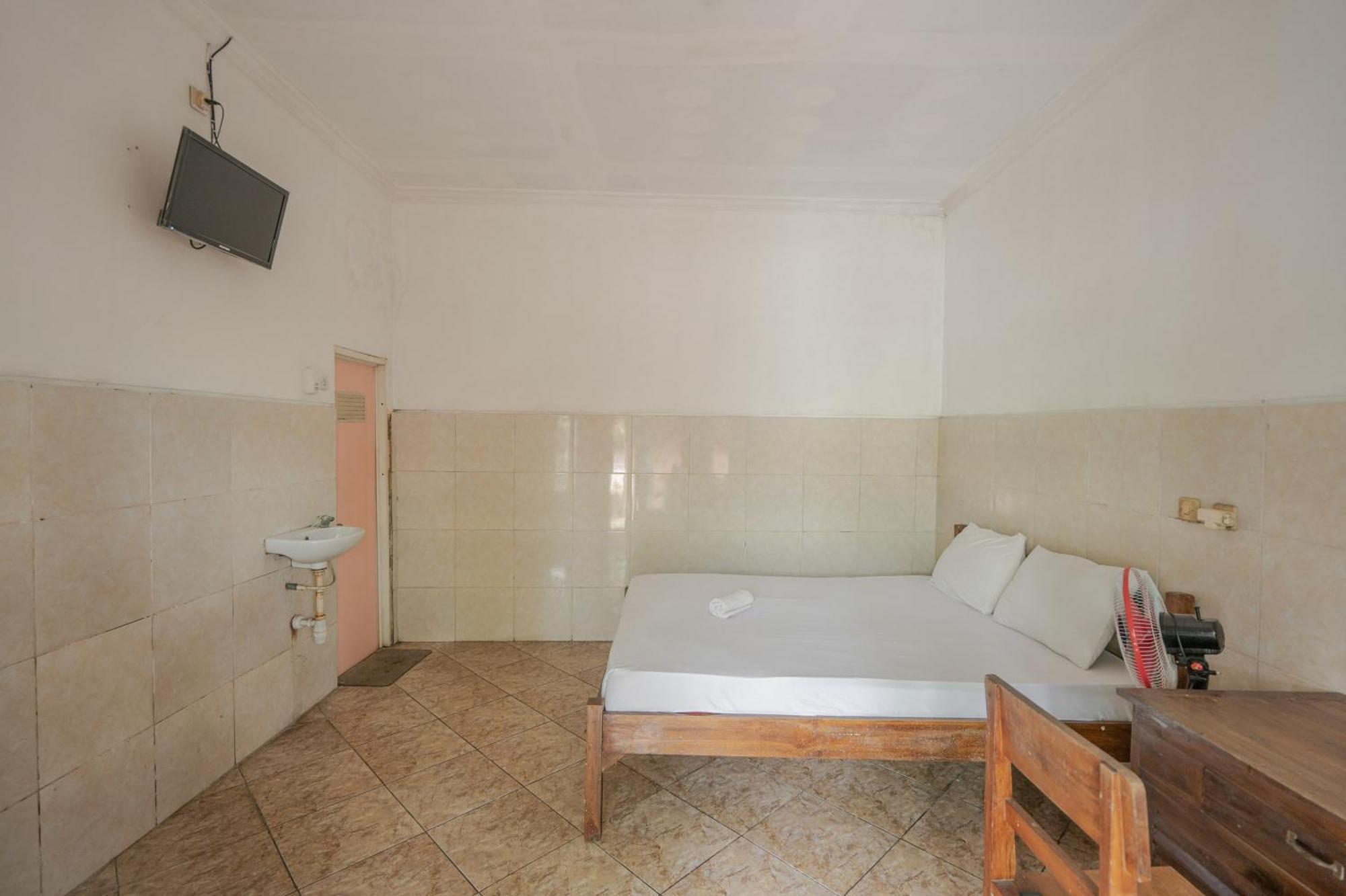 Rommeo Inn Lovina Mitra Reddoorz Temukus Exterior foto