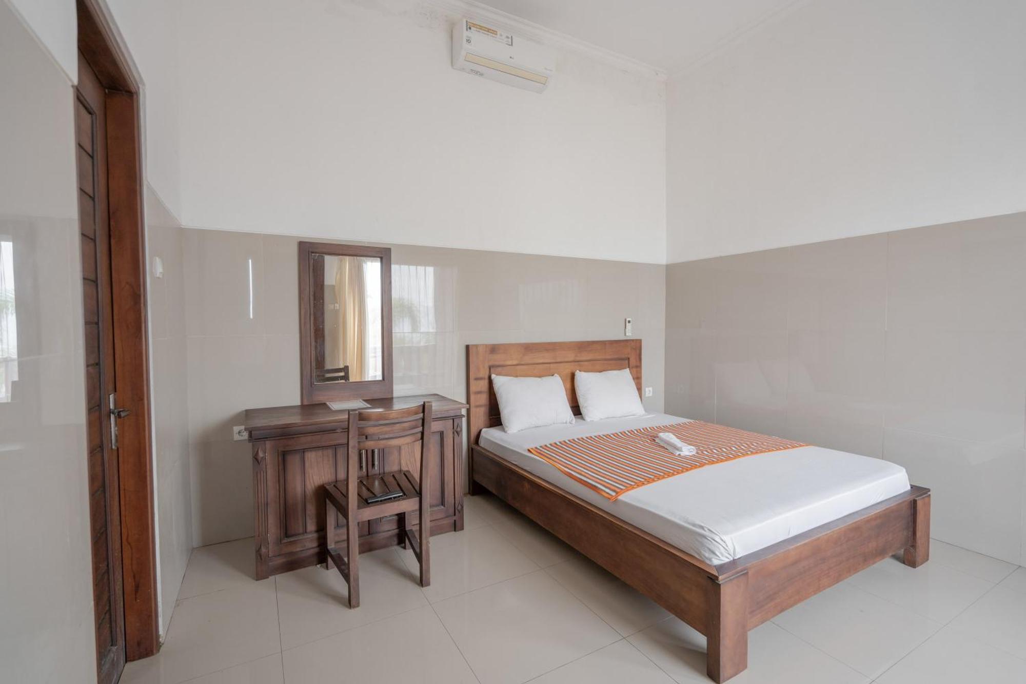 Rommeo Inn Lovina Mitra Reddoorz Temukus Exterior foto