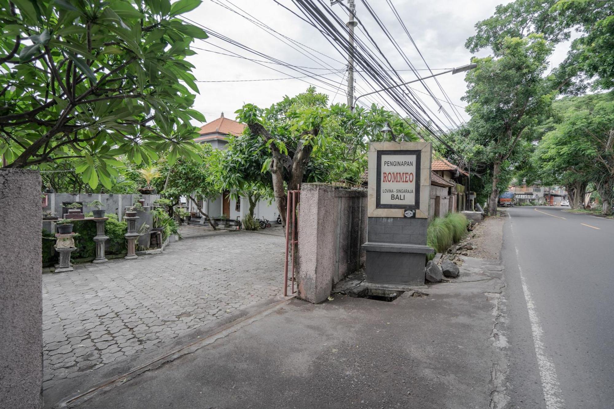 Rommeo Inn Lovina Mitra Reddoorz Temukus Exterior foto