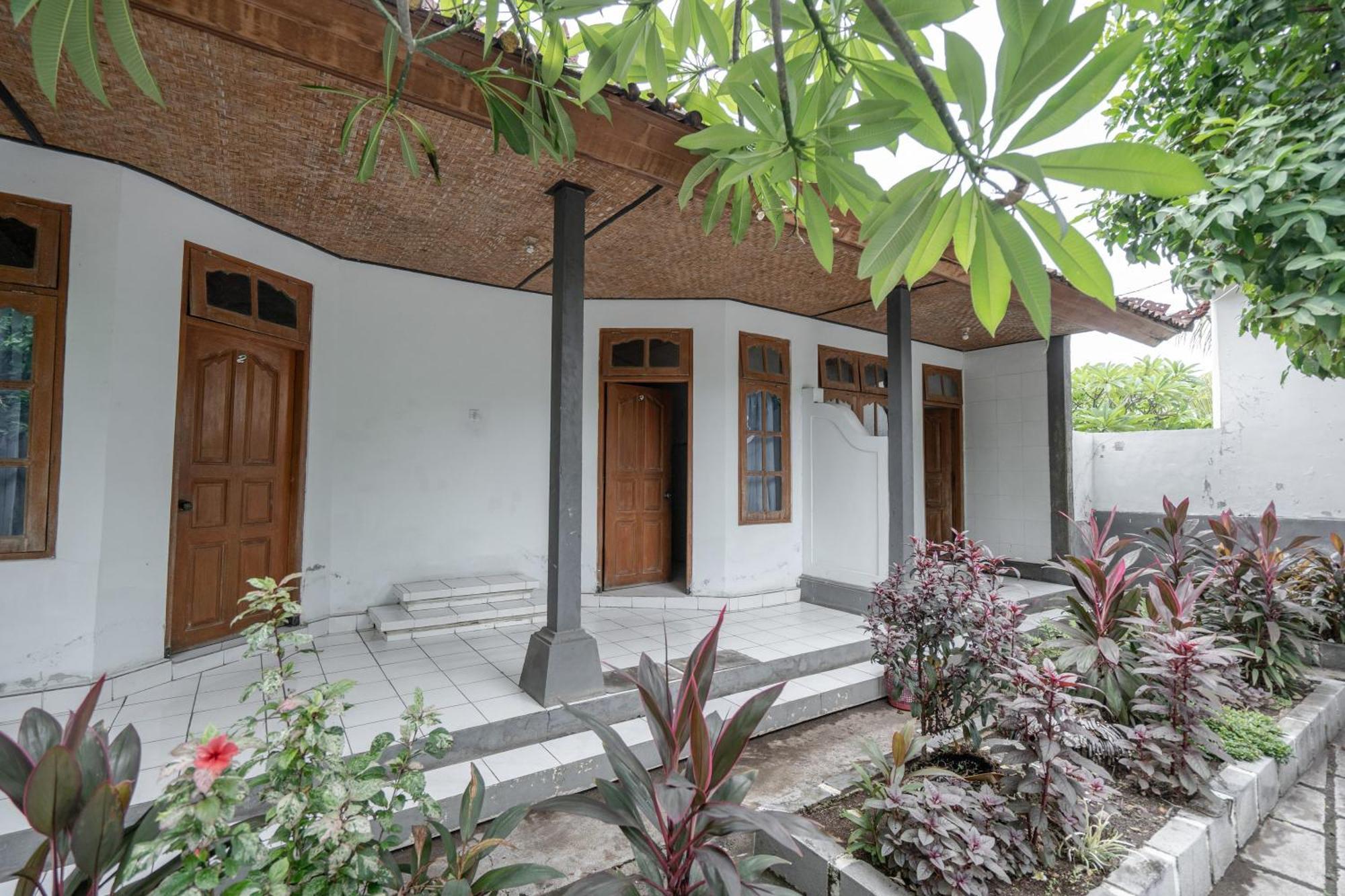 Rommeo Inn Lovina Mitra Reddoorz Temukus Exterior foto