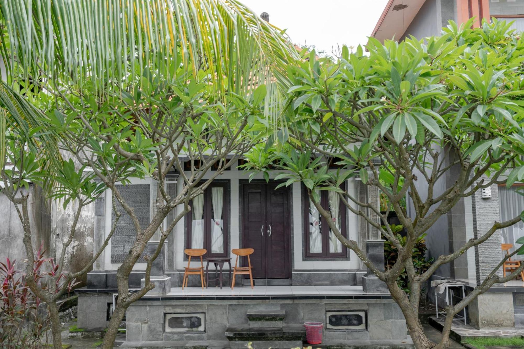 Rommeo Inn Lovina Mitra Reddoorz Temukus Exterior foto